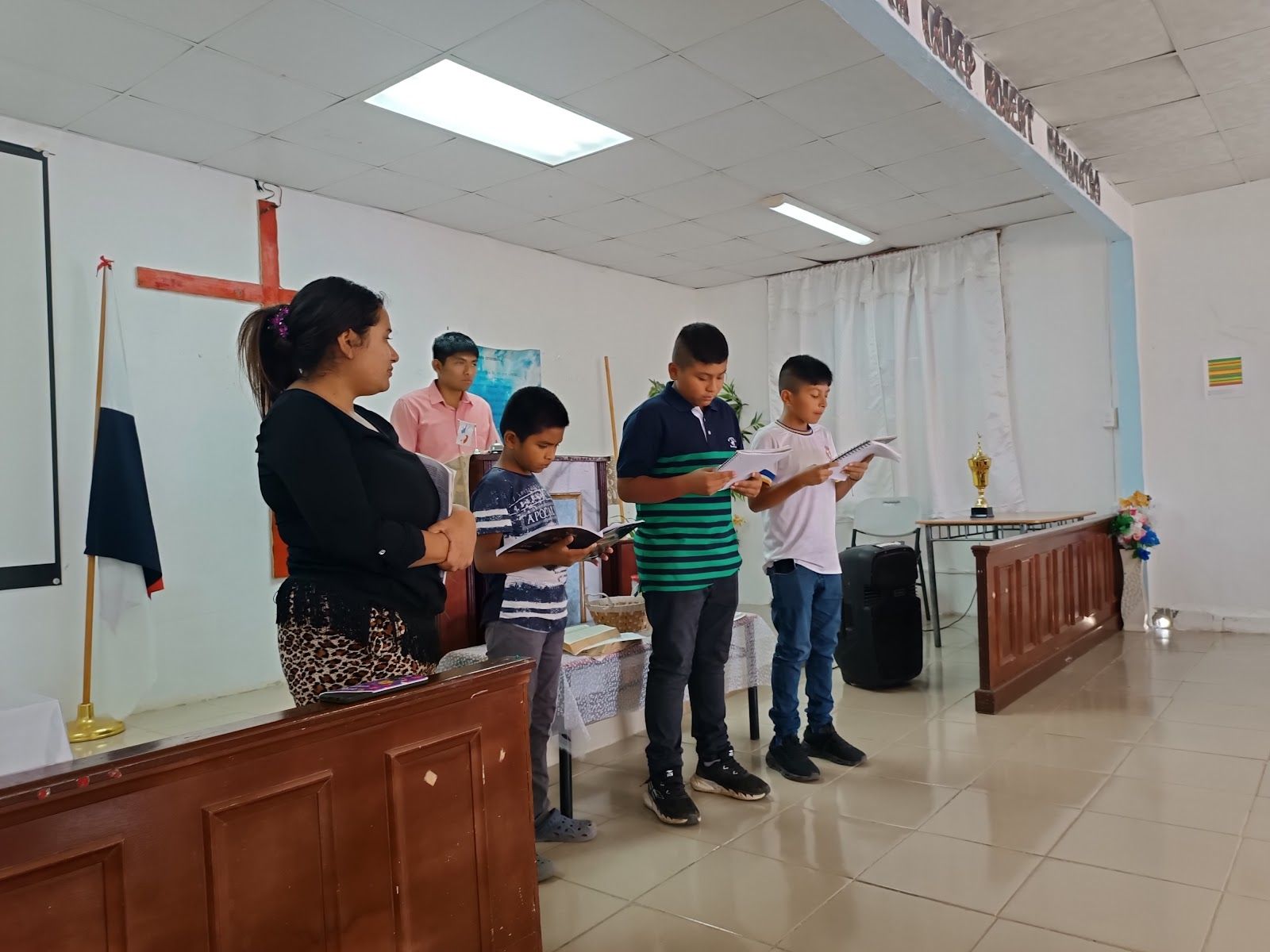 Jóvenes en el servicio